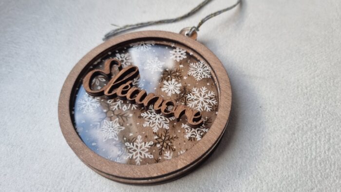 boule de noel personnalisée en bois et acrylique belgique leawood (1)