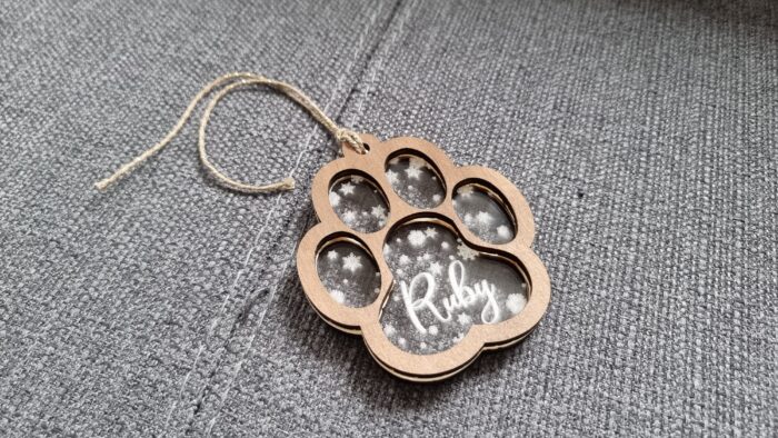 boule de noel personnalisée pour chat en bois et plexi