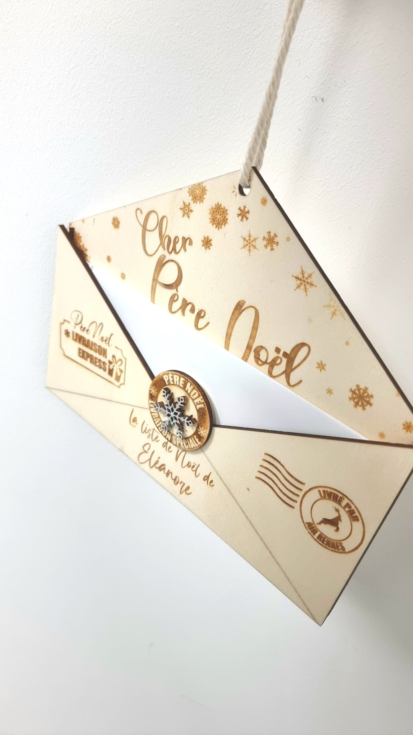 enveloppe du père Noël en bois - réalisé par Leawood.