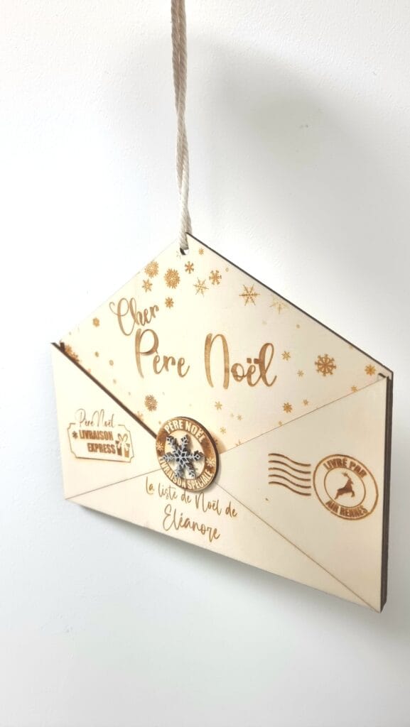 enveloppe du père Noël en bois - réalisé par Leawood.
