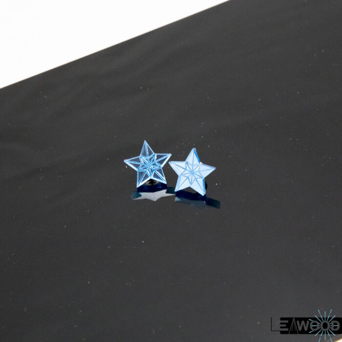Boucles d'oreille en étoile gravées bleu pas cher