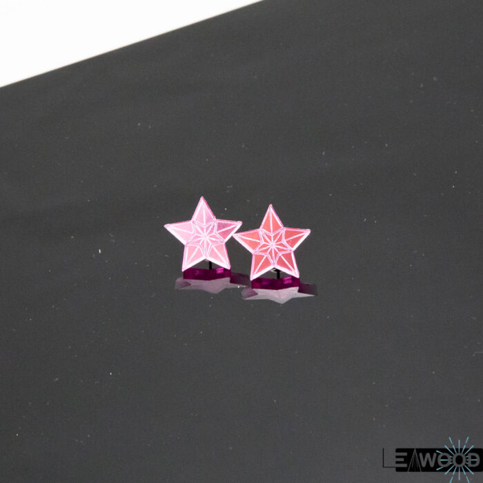 Boucles d'oreille en étoile gravées rose pas cher