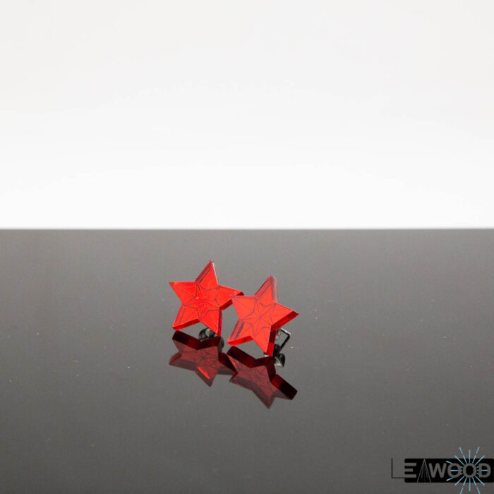 Boucles d'oreille en étoile gravées rouge pas cher